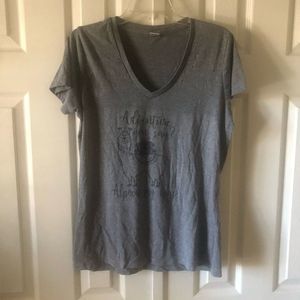 6/$20 IYD Clothing grey v-neck Adventures you say? Alpaca my bags t-shirt size L